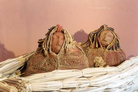 Guardianes de almas antiguas - Detalle. Claudia Goldin.